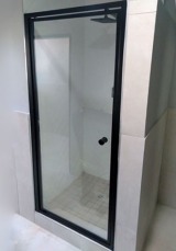 black-framed-showerdoor