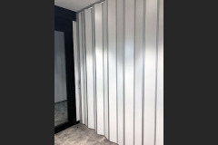 Varifold wooden folding door