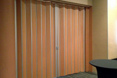 Varifold wooden folding door