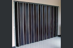 Varifold wooden folding door
