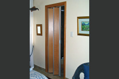 Varifold wooden folding door