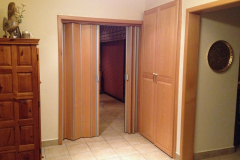 Varifold wooden folding door