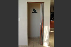 Varifold wooden folding door